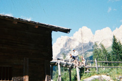 Neža Dacar, Igra na mlinu