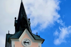 Neza-Godec-Cas-v-oblakih